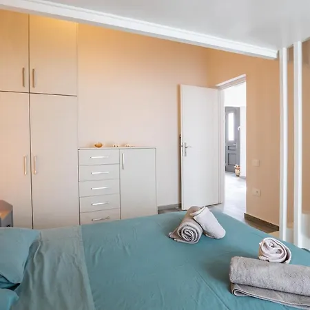 Apartment Annika's Family House Aperion